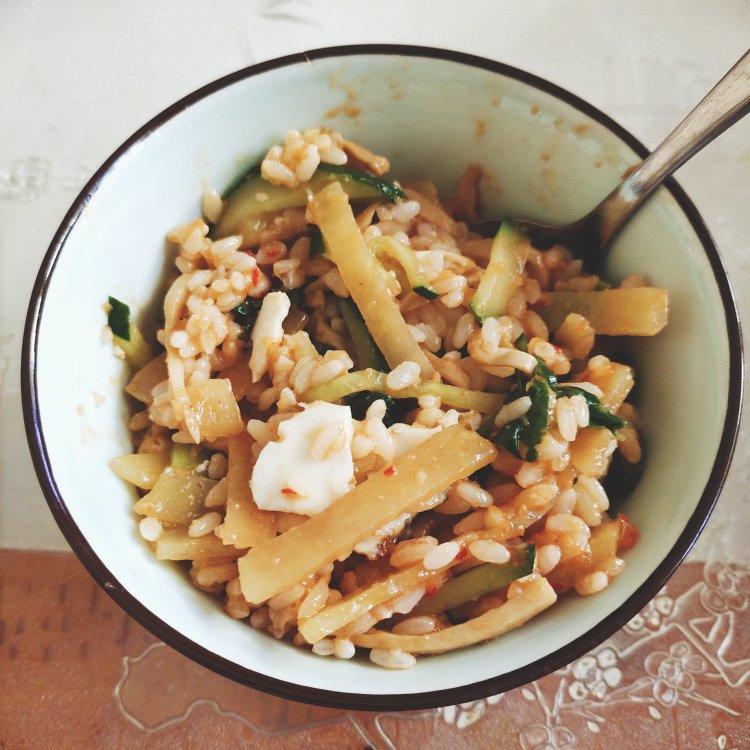 菜比饭多的韩式拌饭