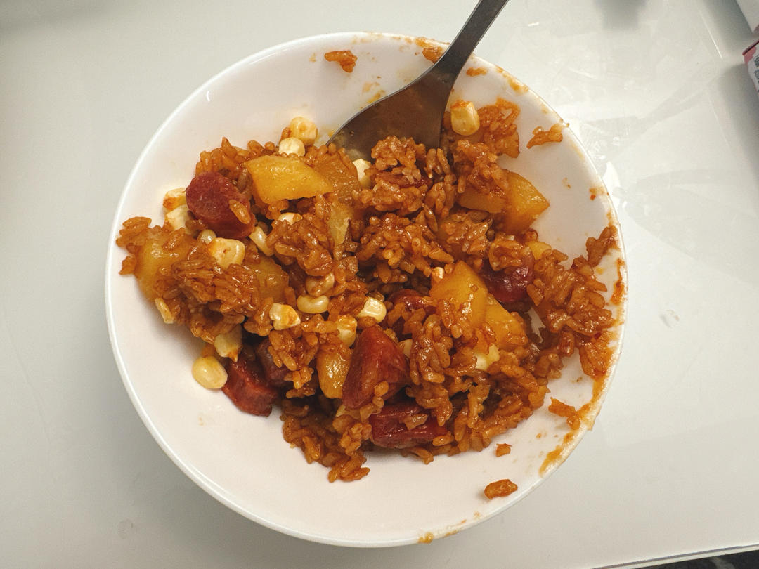 懒人版❗电饭煲土豆腊肠焖饭，好吃到舔盘～