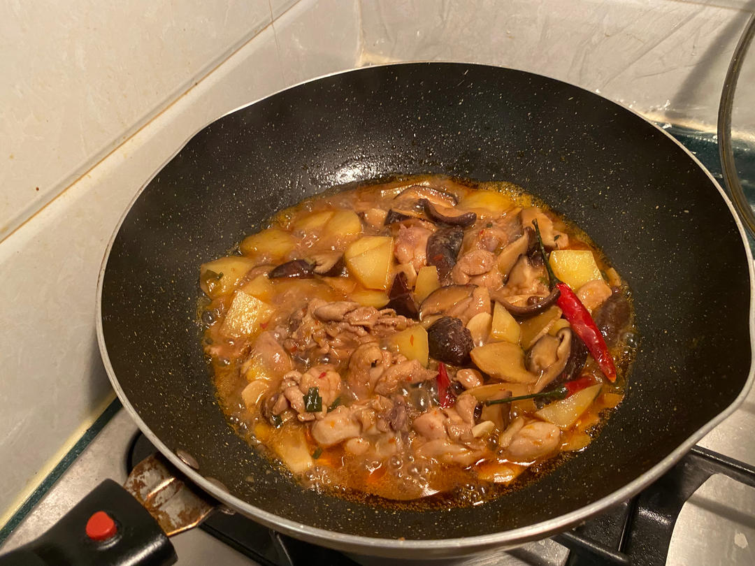 土豆炖鸡块