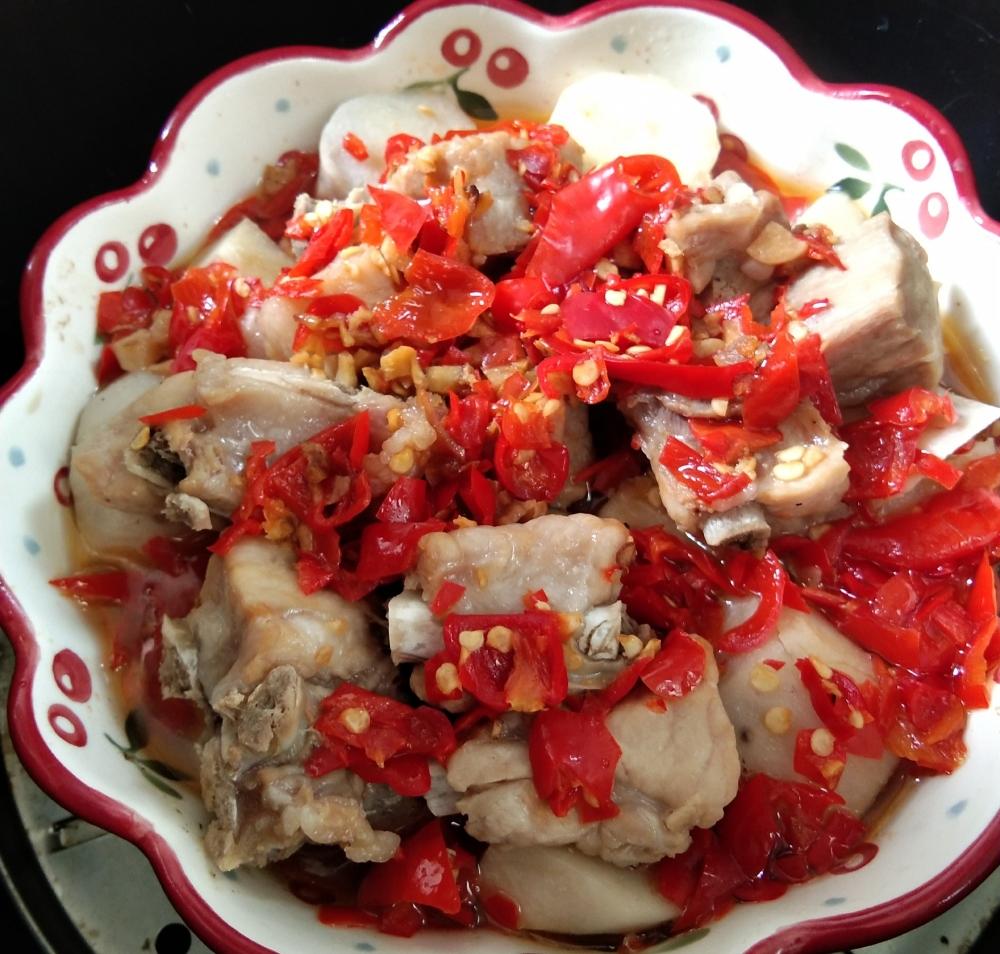 妈妈牌剁椒排骨蒸芋头