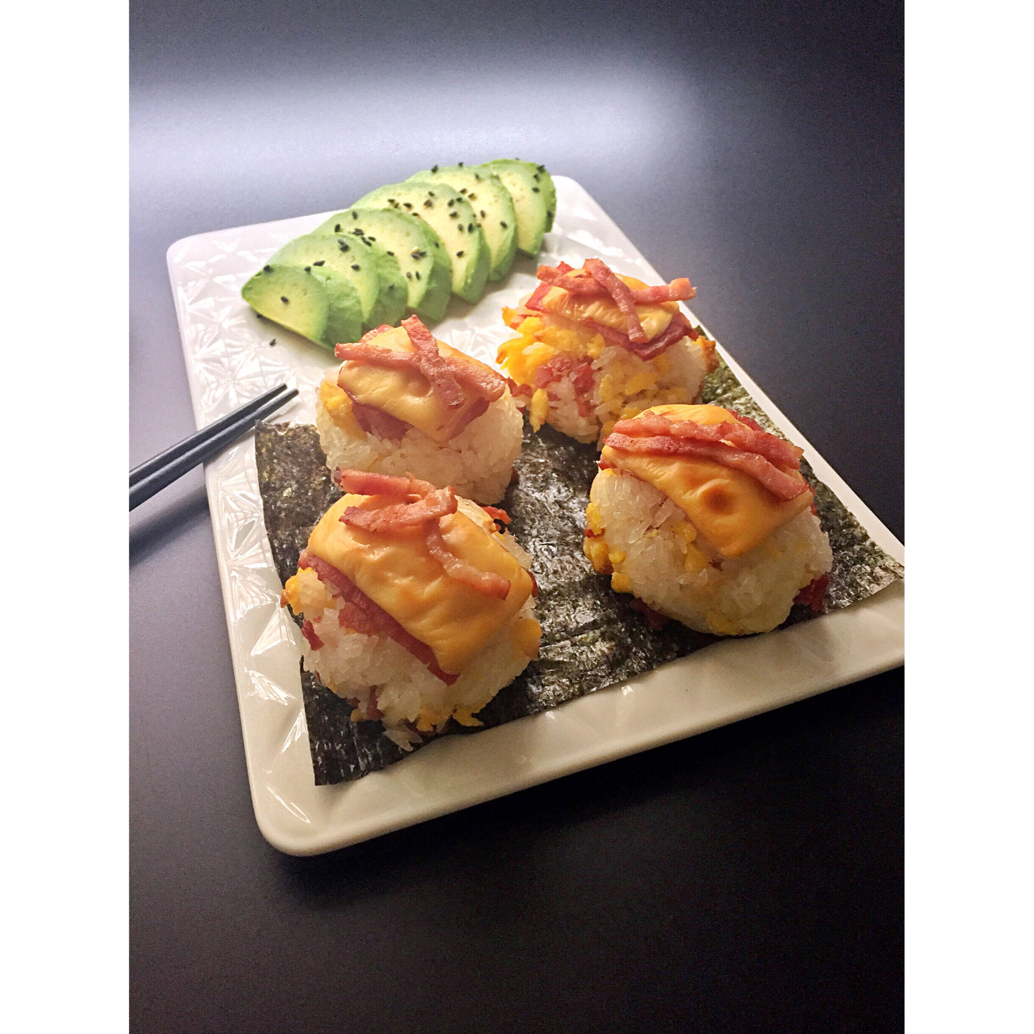 奶酪片烤饭团。