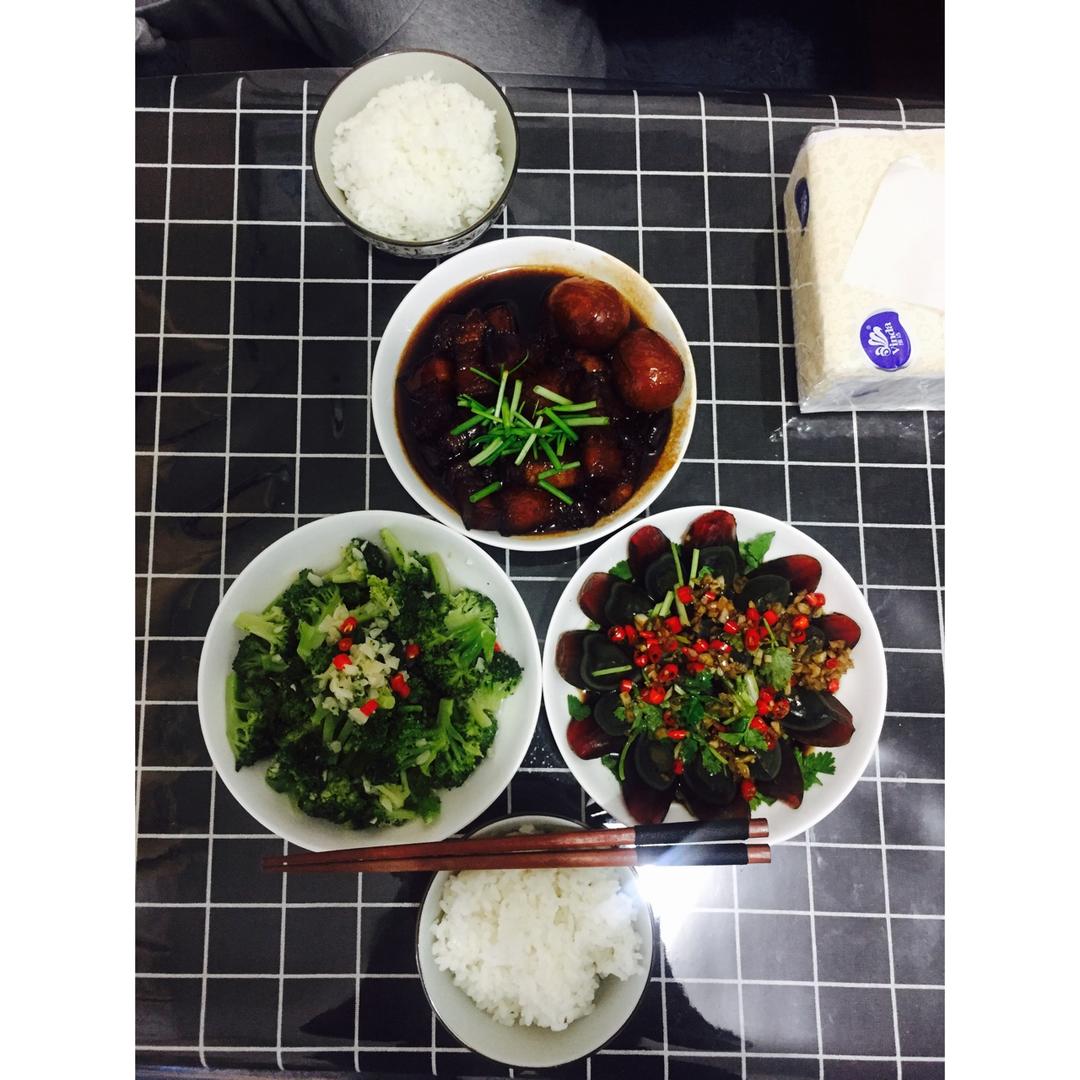 红烧肉卤蛋