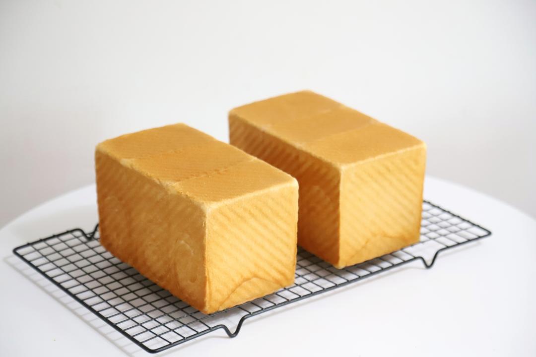 🍞消耗淡奶油吐司｜无黄油｜软绵绵｜奶香浓郁