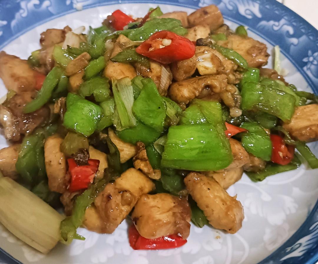 鸡胸肉爆炒辣椒