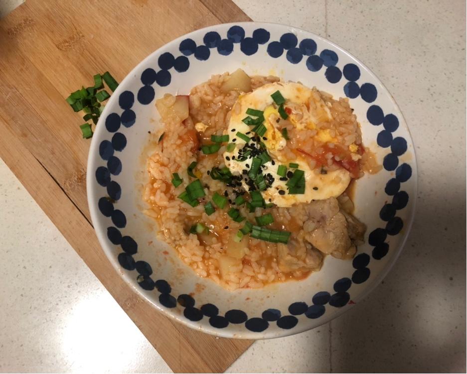 剩饭变身番茄土豆烩饭，美味到我能吃3碗！