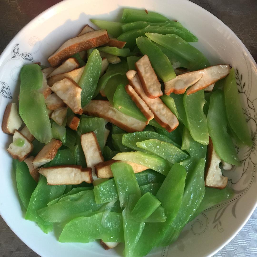 璐妈7029做的香干莴笋