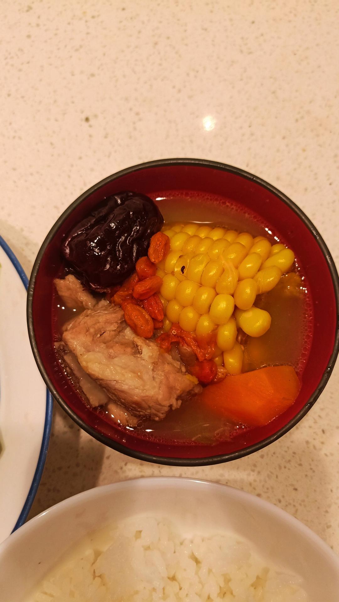 李138做的滋补养生玉米胡萝卜清炖排骨汤