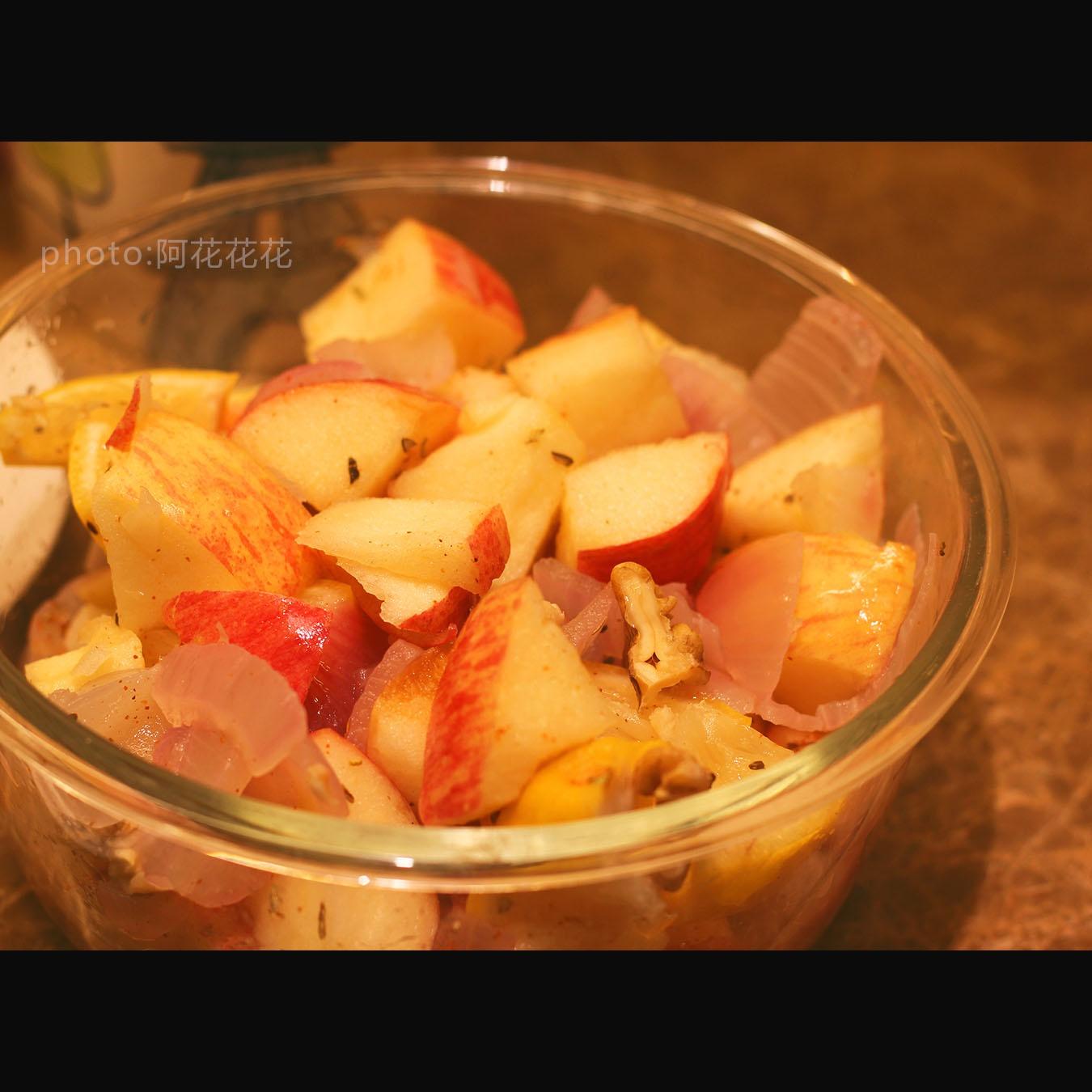 苹果洋葱坚果沙拉的做法