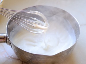 炸鲜奶【可以直接拿着吃的鲜奶】的做法 步骤2