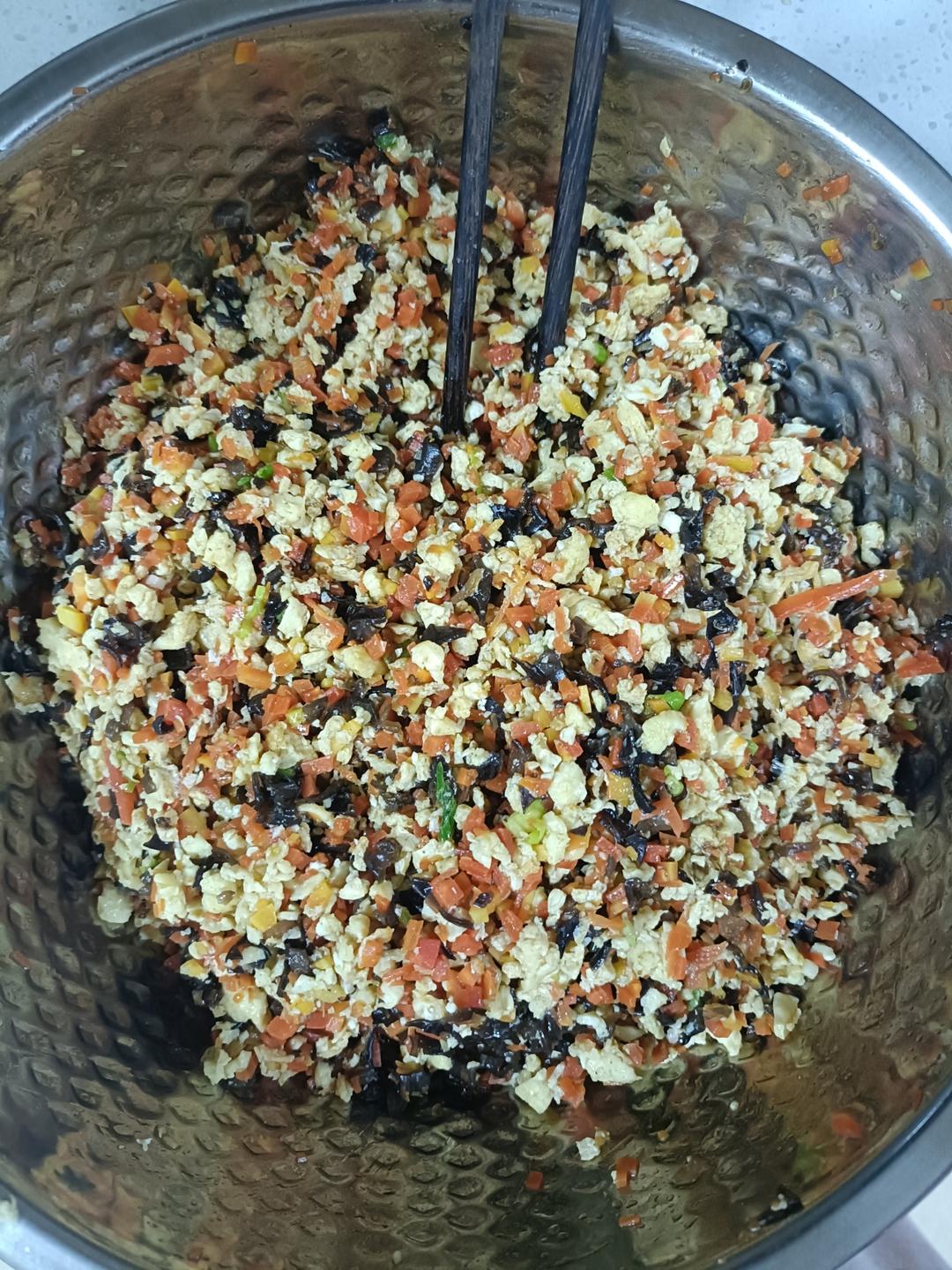胡萝卜木耳鸡蛋素包子