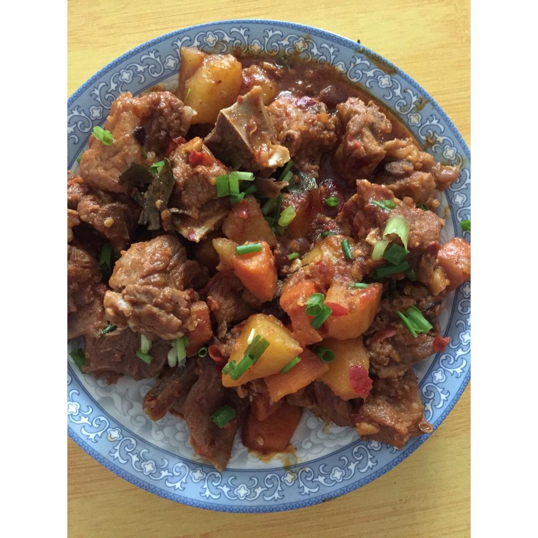 超级下饭的土豆烧排骨