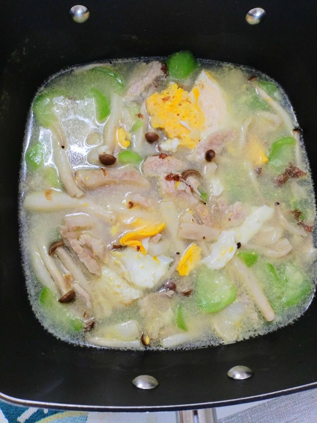 低脂美味的丝瓜菌菇鸡蛋汤