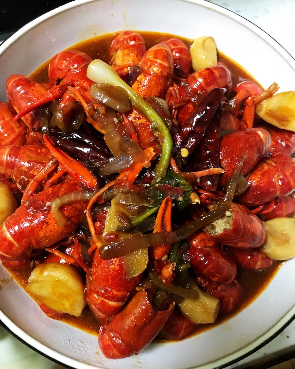 j哥麻麻做的十三香小龙虾【曼食慢语】