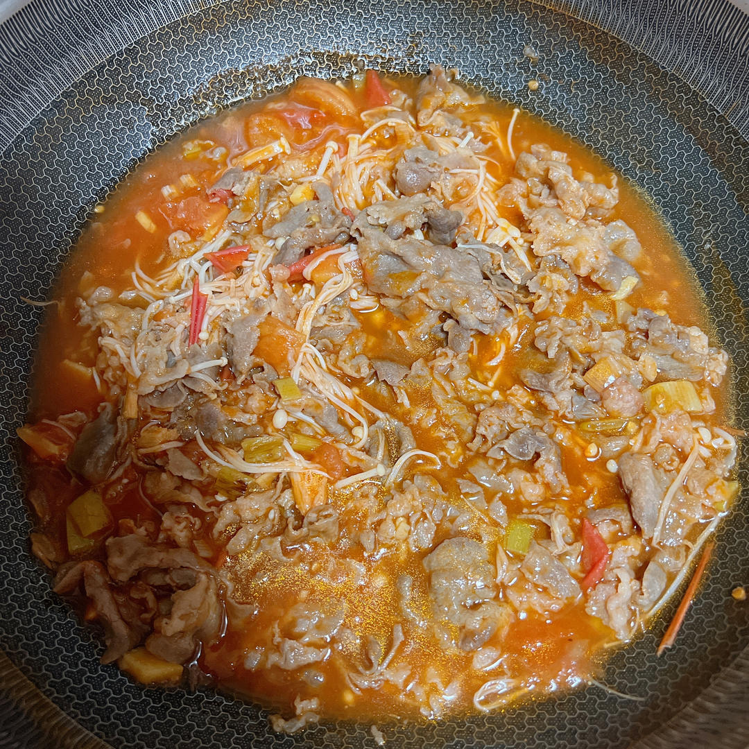 番茄金针菇肥牛(汤浓入味、酸甜适宜)