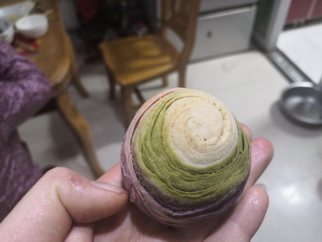 旋彩蛋黄酥