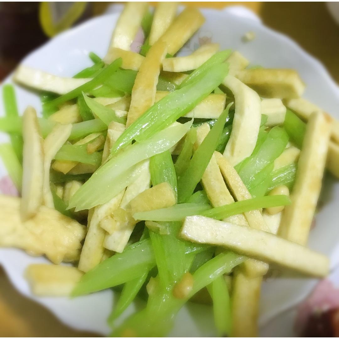 芹菜炒香干