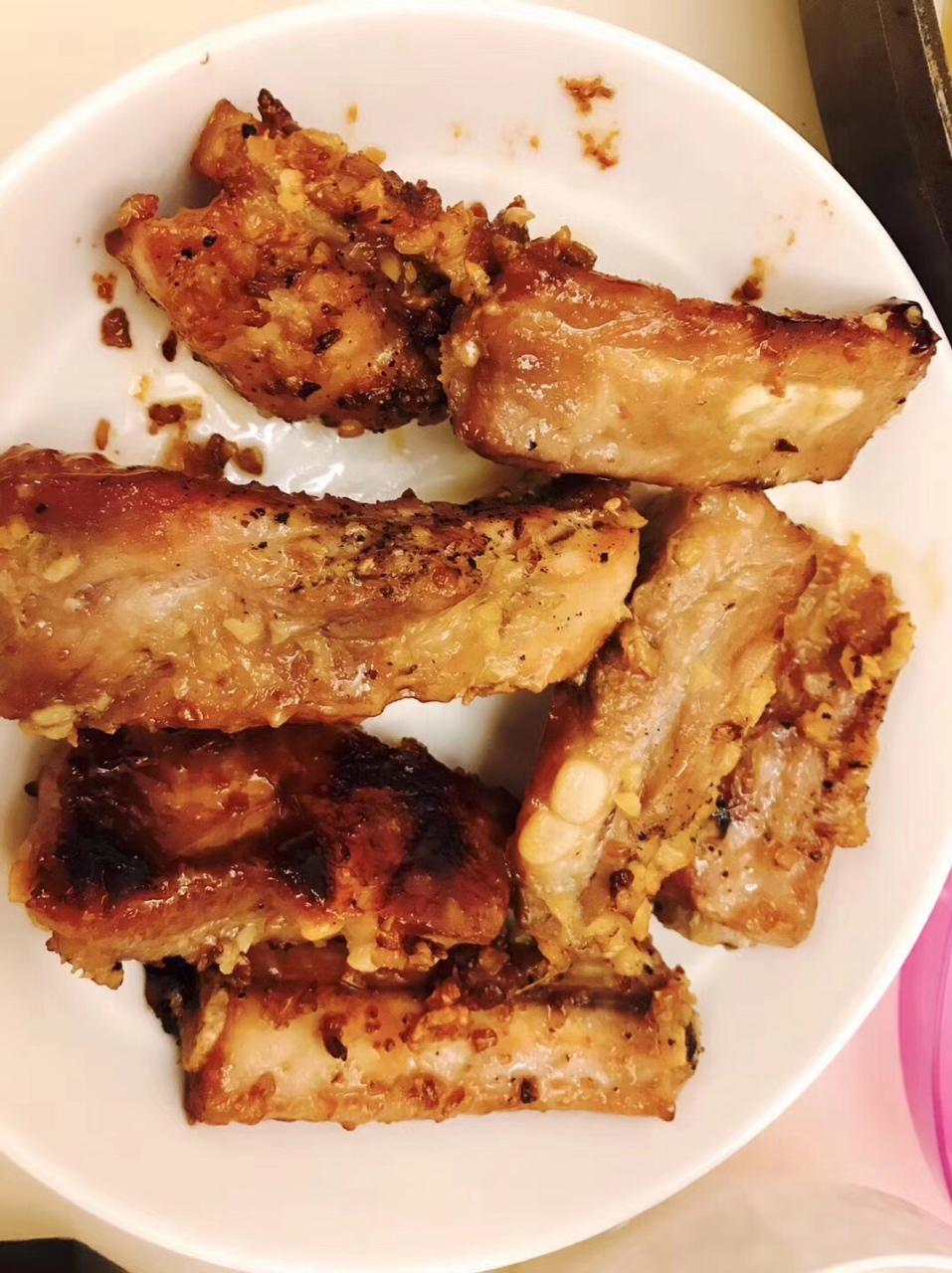 蜜制蒜香烤排骨
