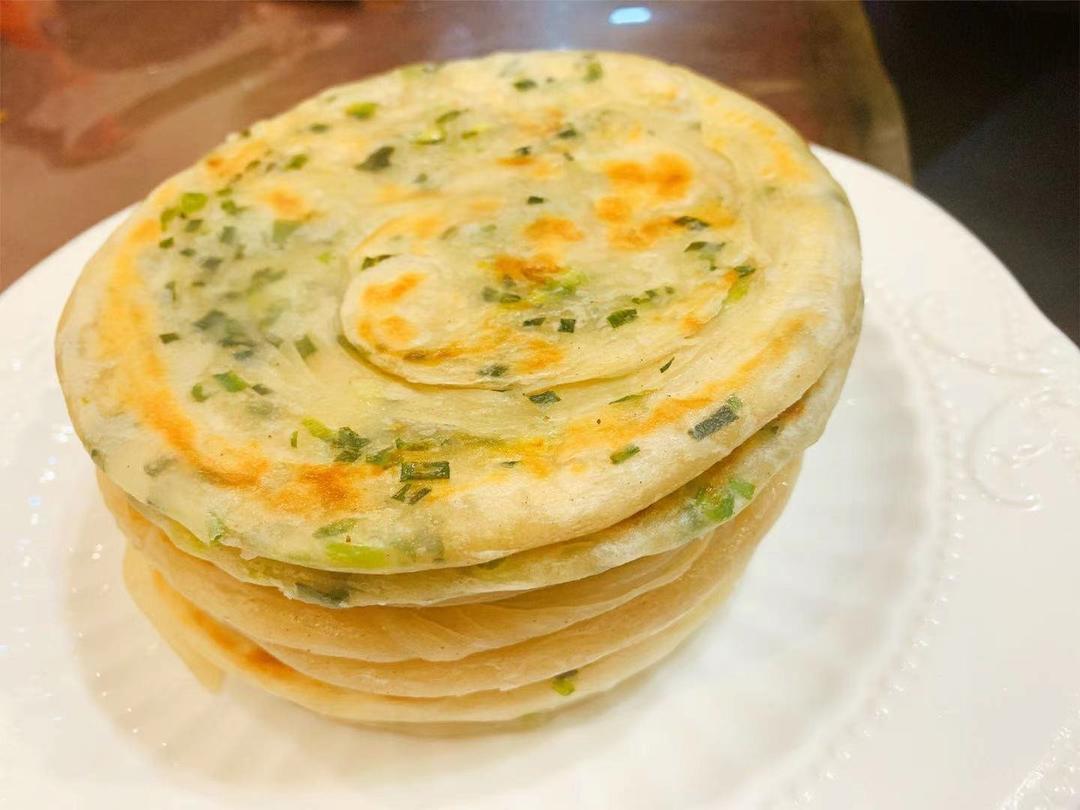 家常葱油饼 柔软多层 凉了也不硬 附细节视频详解