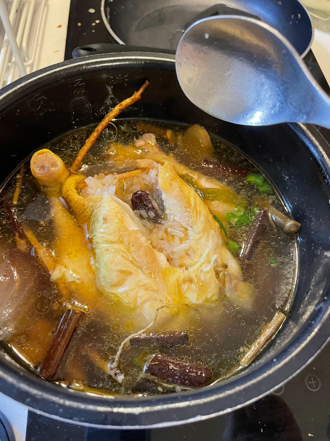 参鸡汤（Samgyetang）