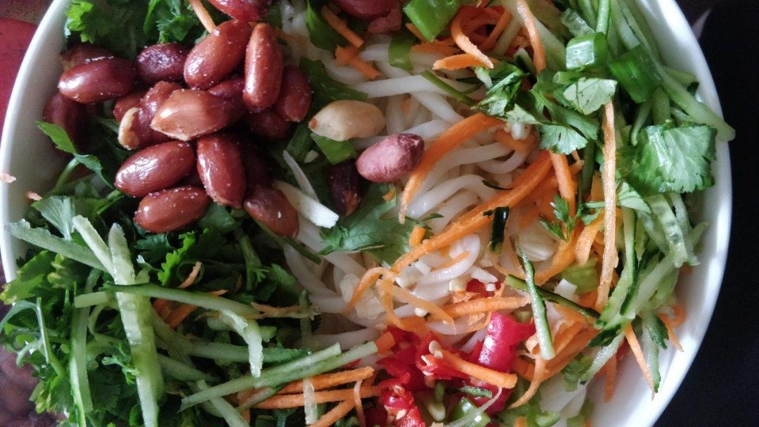 超简单的酸辣凉拌面