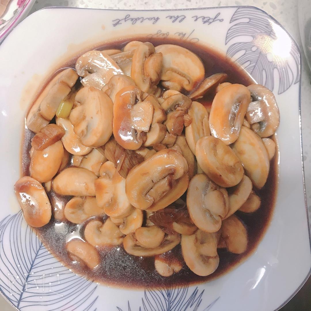 不放味精、盐，有点蒜香味的蚝油口蘑