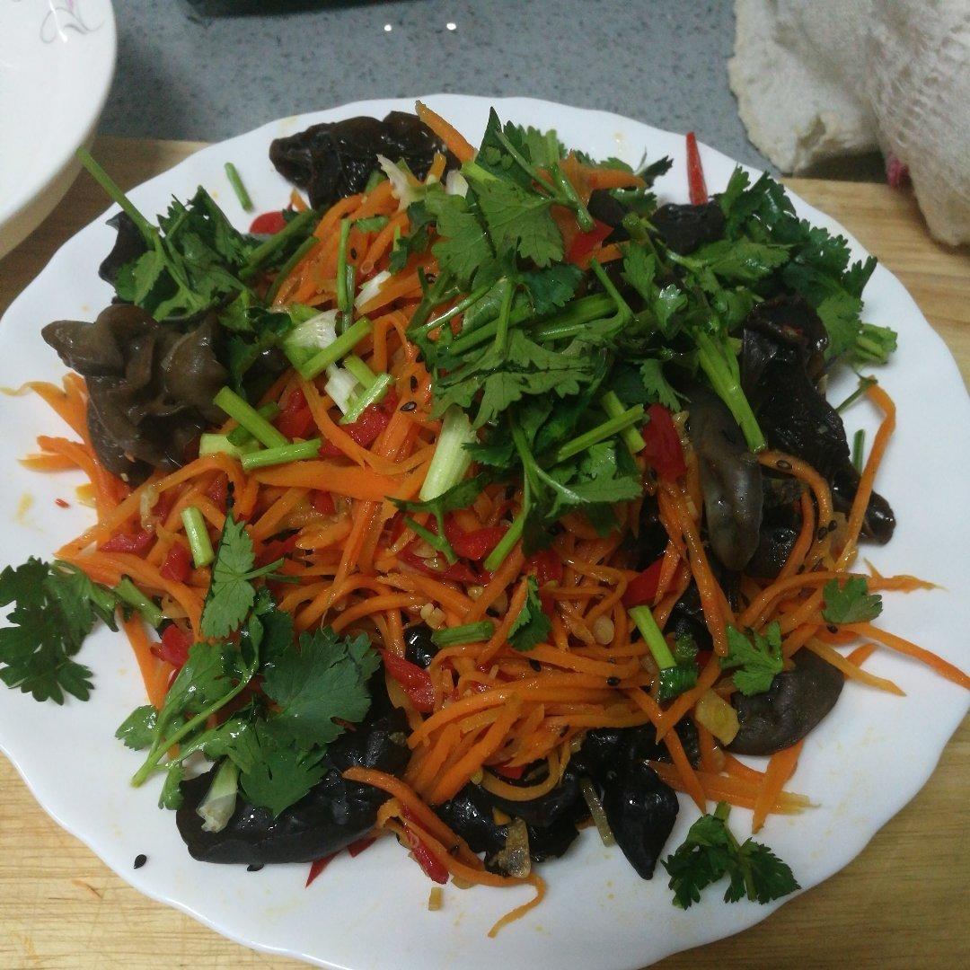 凉拌胡萝卜黑木耳