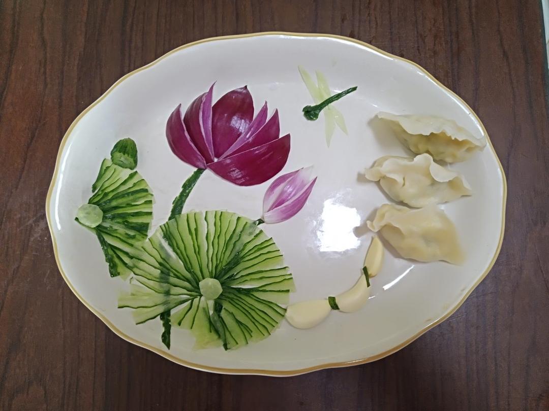 简单美丽的盘饰（9）——冷拼·洋葱荷花