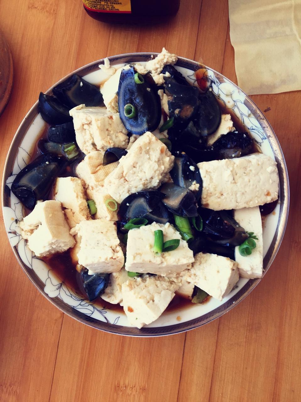 皮蛋拌豆腐