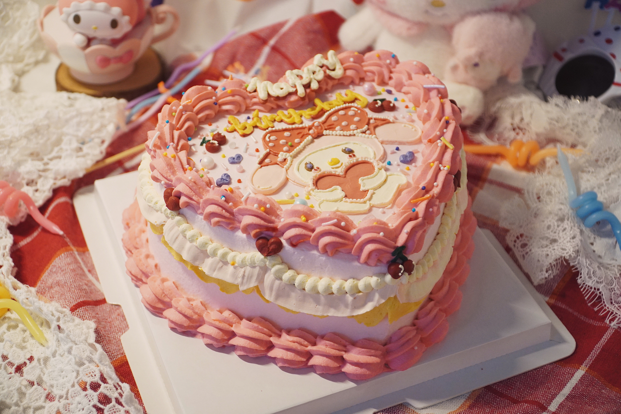 粉红草莓蛋糕