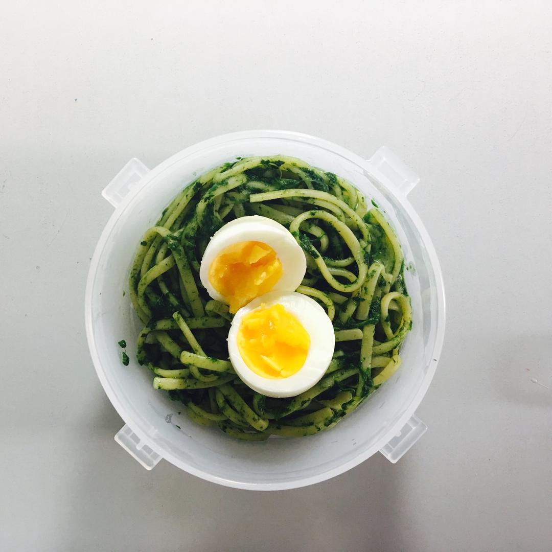 菠菜鸡蛋意面