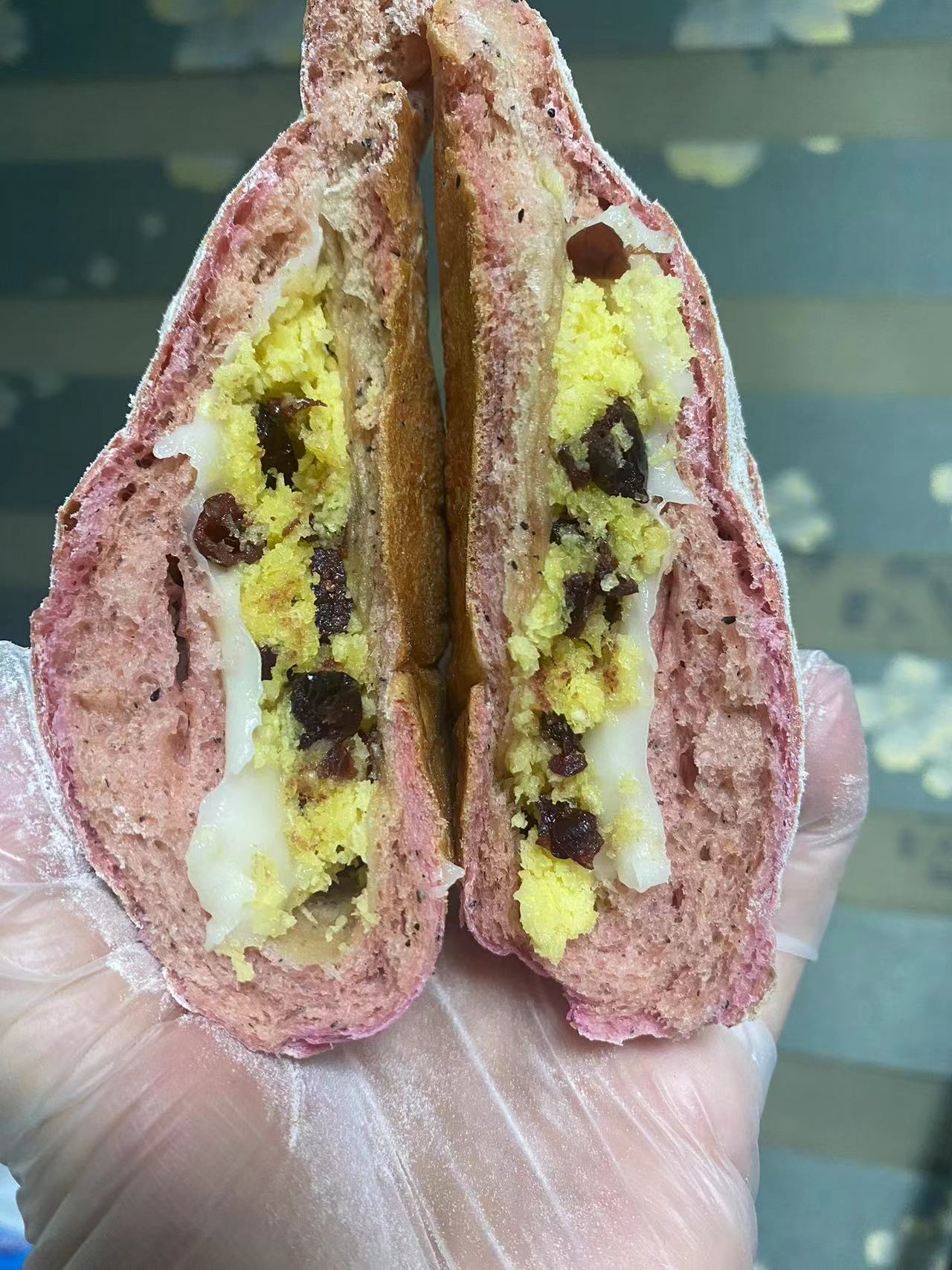 火龙果皮椰蓉蔓越莓麻薯面包（低糖）的做法