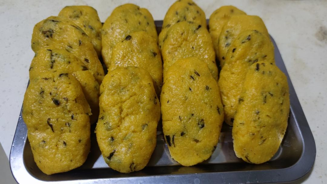 玉米面菜饼子（贴饼子）