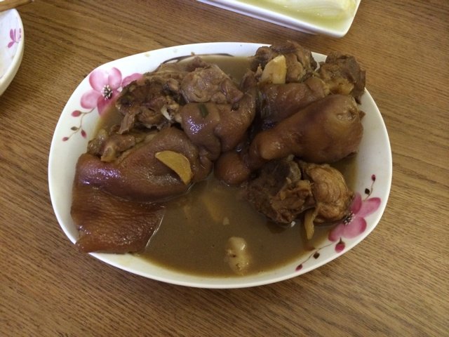 蜜制肘子