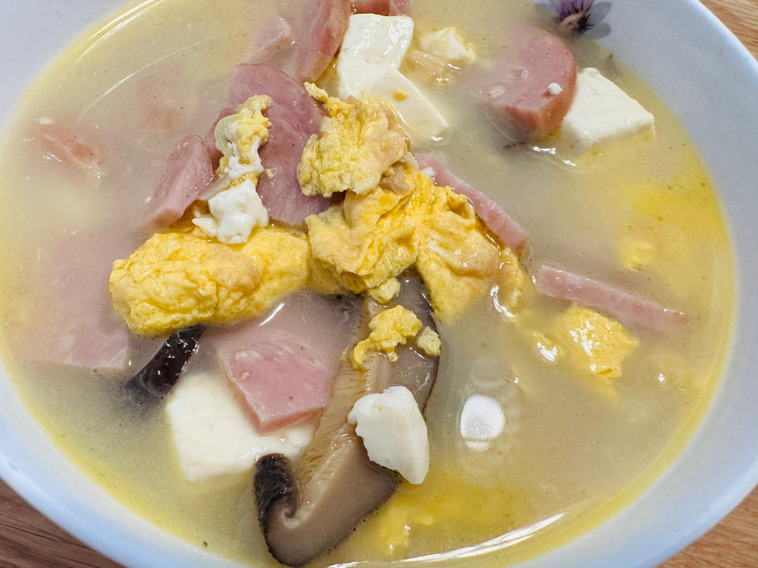 夏天要多喝三鲜豆腐汤，汤鲜味美，顿顿喝都不腻，简单营养又好喝