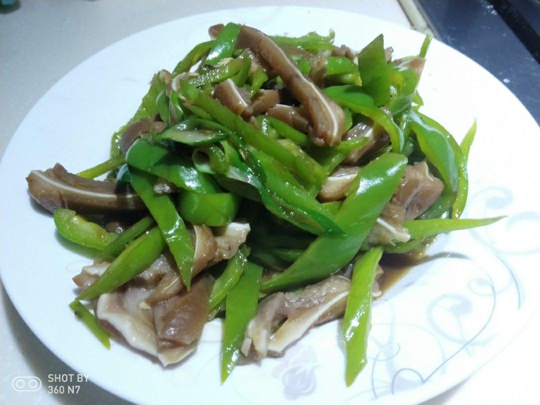 杜府私房菜做的辣炒酱猪皮