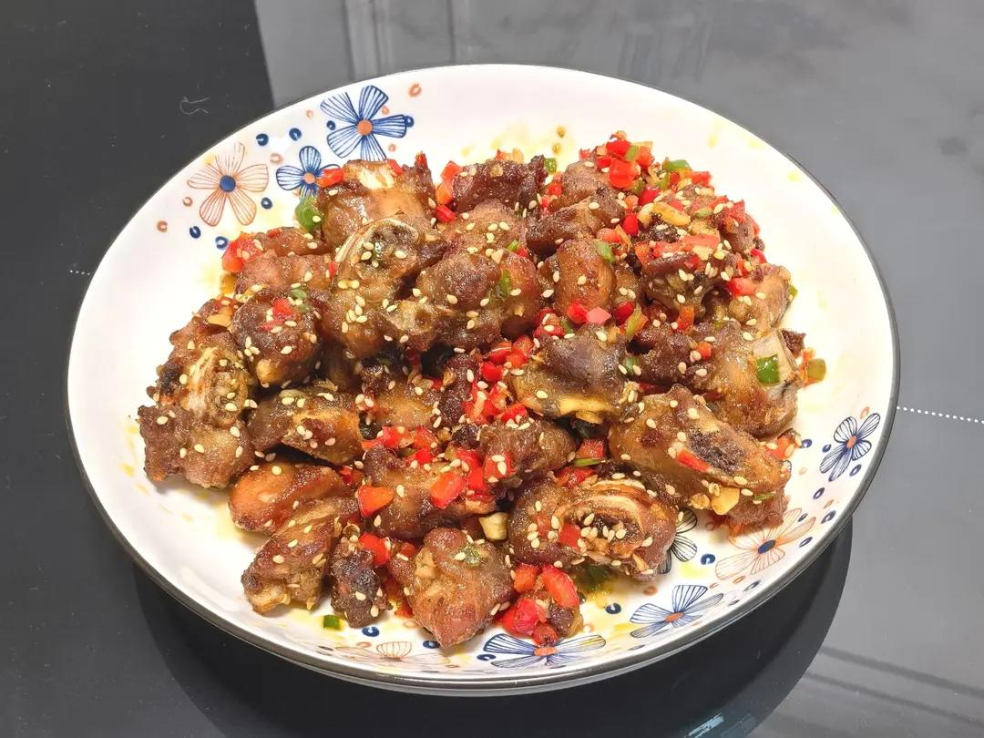 完美复刻中餐厅38块钱一份的椒盐排骨，骨香肉烂，好吃到吮手指