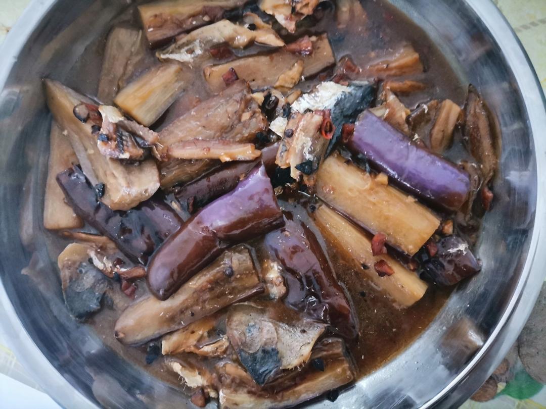 不费油的梅香咸鱼茄子煲