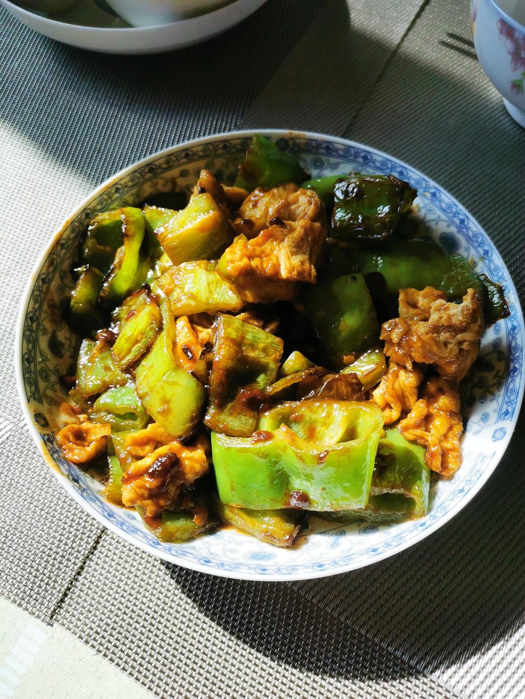 超级下饭的虎皮青椒炒鸡蛋，香辣入味