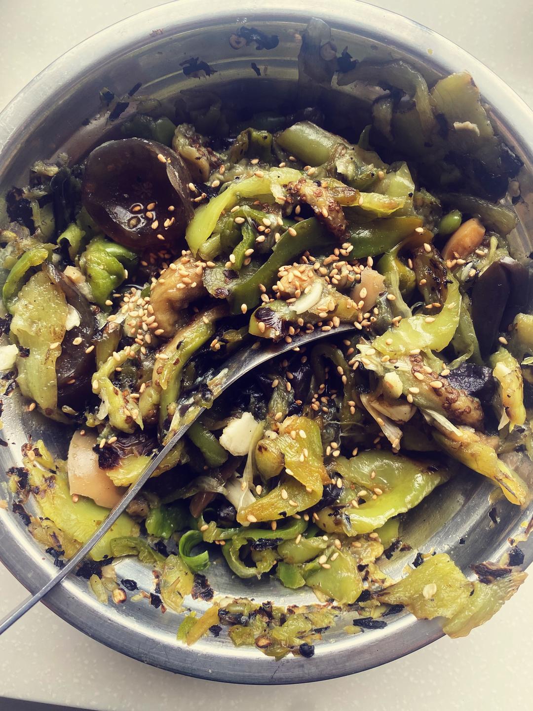 山东家常皮蛋擂辣椒茄子的做法