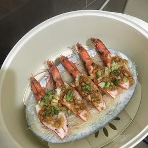 蒜蓉粉丝蒸海虾的做法 步骤5