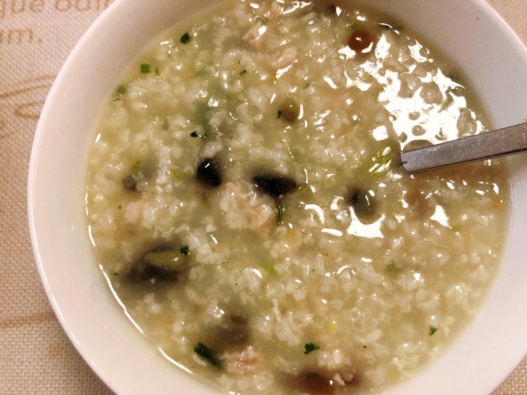 十五分钟快手之香滑皮蛋瘦肉粥(附五分钟电饭煲电压力锅更快捷方法)