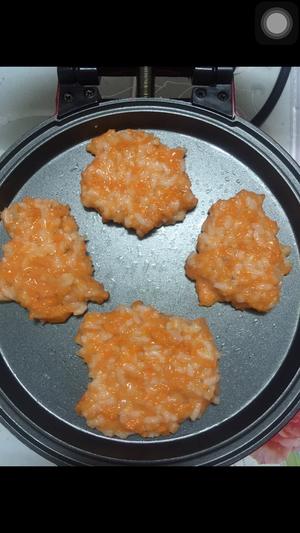 #麦子厨房#小红锅出品：宝宝午餐-鲜虾米饼的做法 步骤7