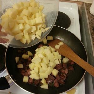 电饭煲土豆火腿焖饭的做法 步骤5