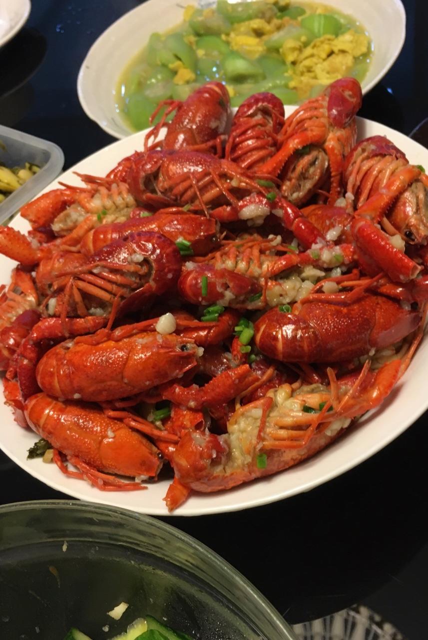 悦悦麻麻佳佳做的蒜泥龙虾