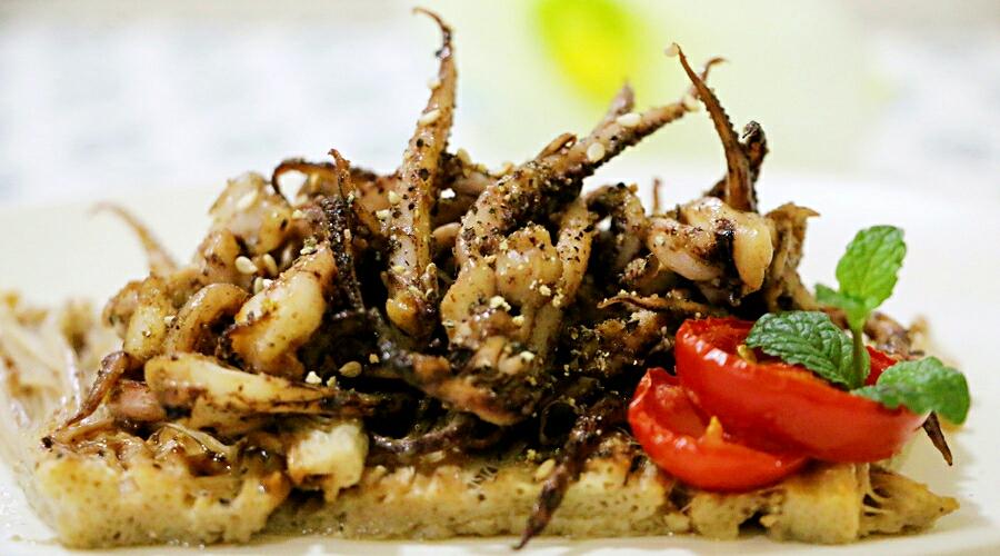 孜然香烤金针菇鲜鱿鱼须的做法