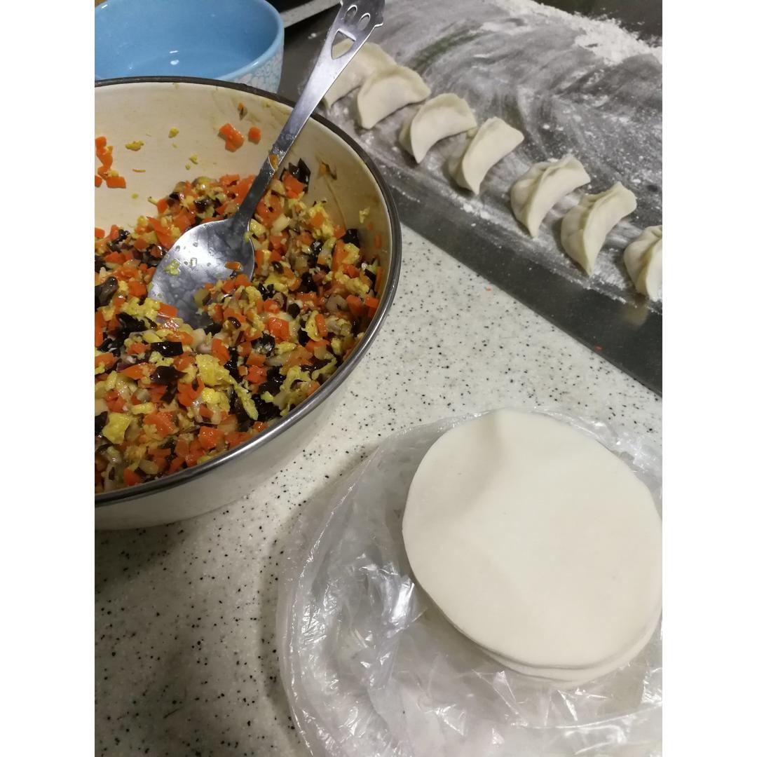 胡萝卜鸡蛋香菇木耳素馅饺子