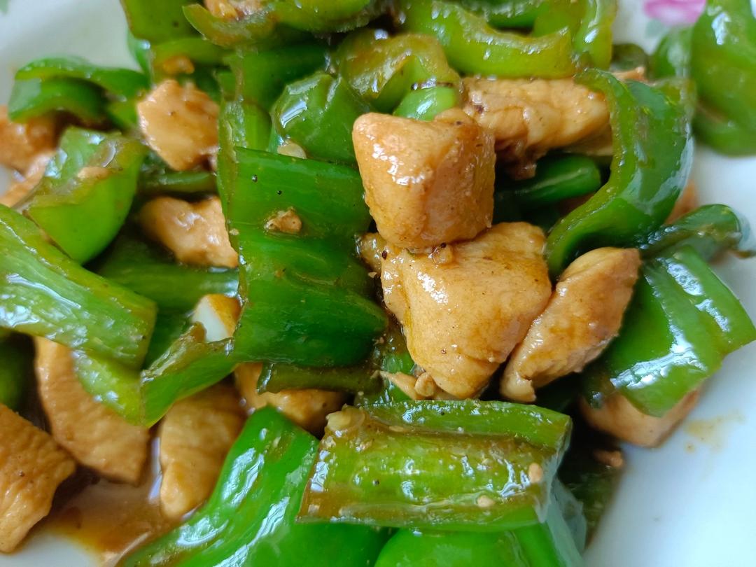嫩嫩的鸡胸肉炒青椒