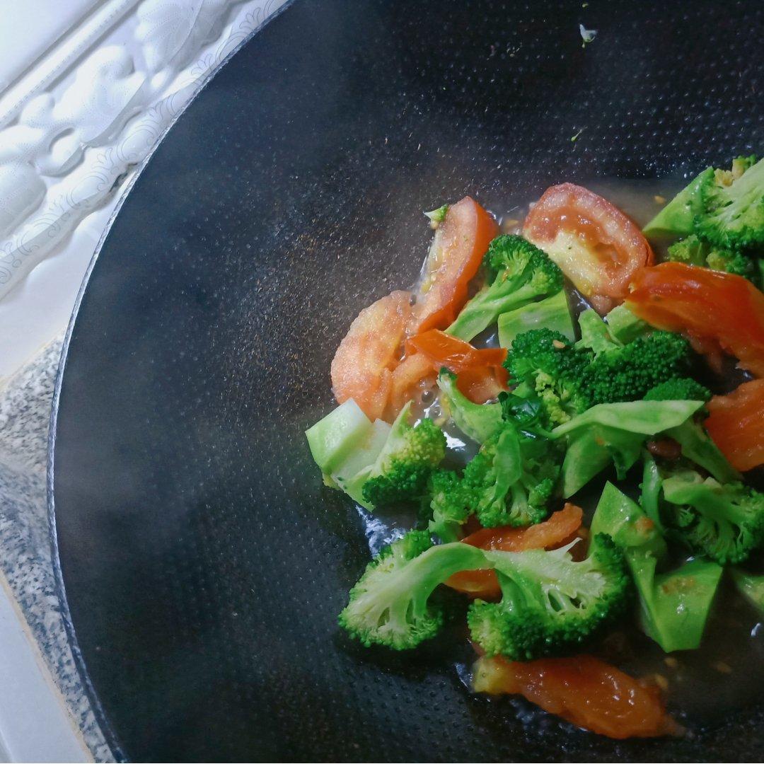 是谁来自山川湖海，却囿于昼夜厨房与爱。