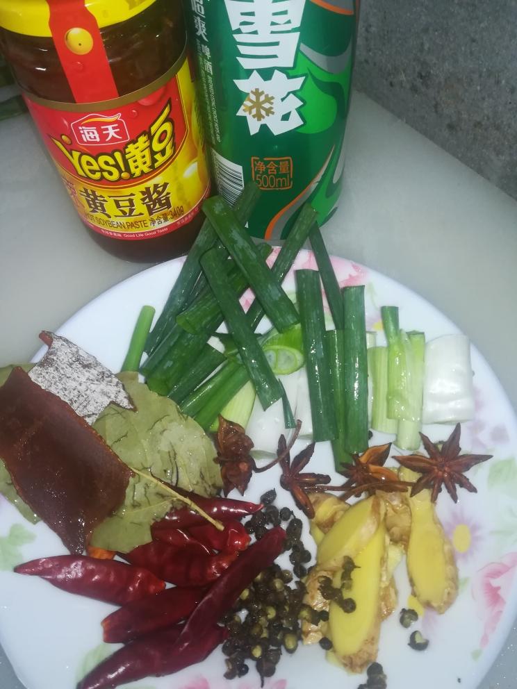 简单电饭煲卤煮的做法 步骤2