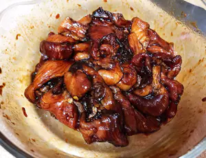 圆菇炒肉—普通而美味的的做法 步骤2